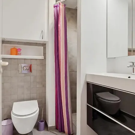 Colorful Oasis In Centre Apartman