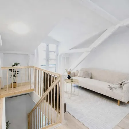 Cozy Oasis Perfect For Couples & Solo Travelers Διαμέρισμα *
