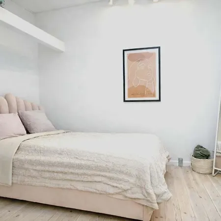 Cozy Oasis Perfect For Couples & Solo Travelers Διαμέρισμα Βίμποργκ