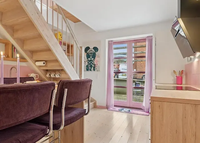 Cozy Oasis Perfect For Couples & Solo Travelers *